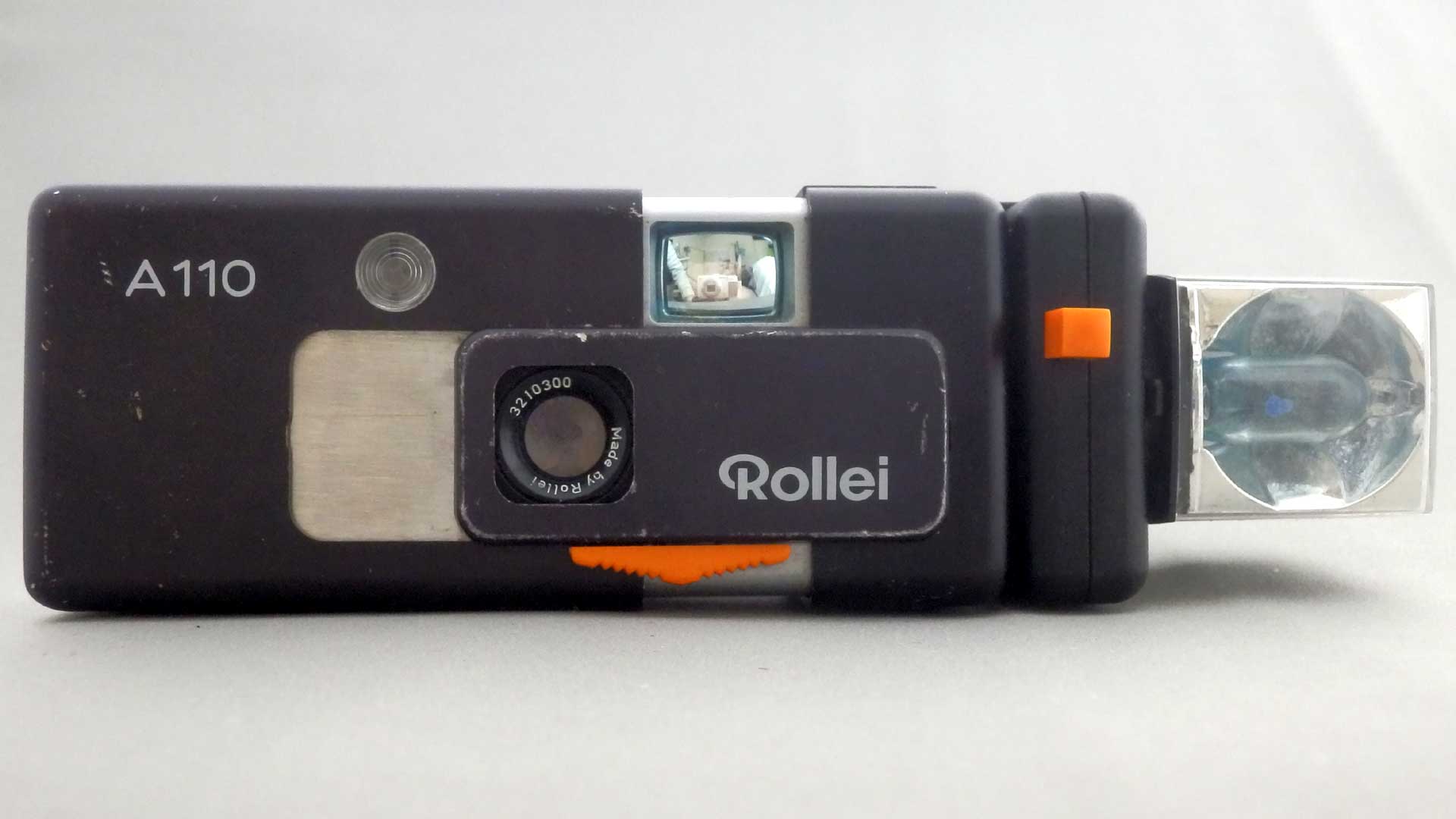 rollei A110 レザーカバー付き